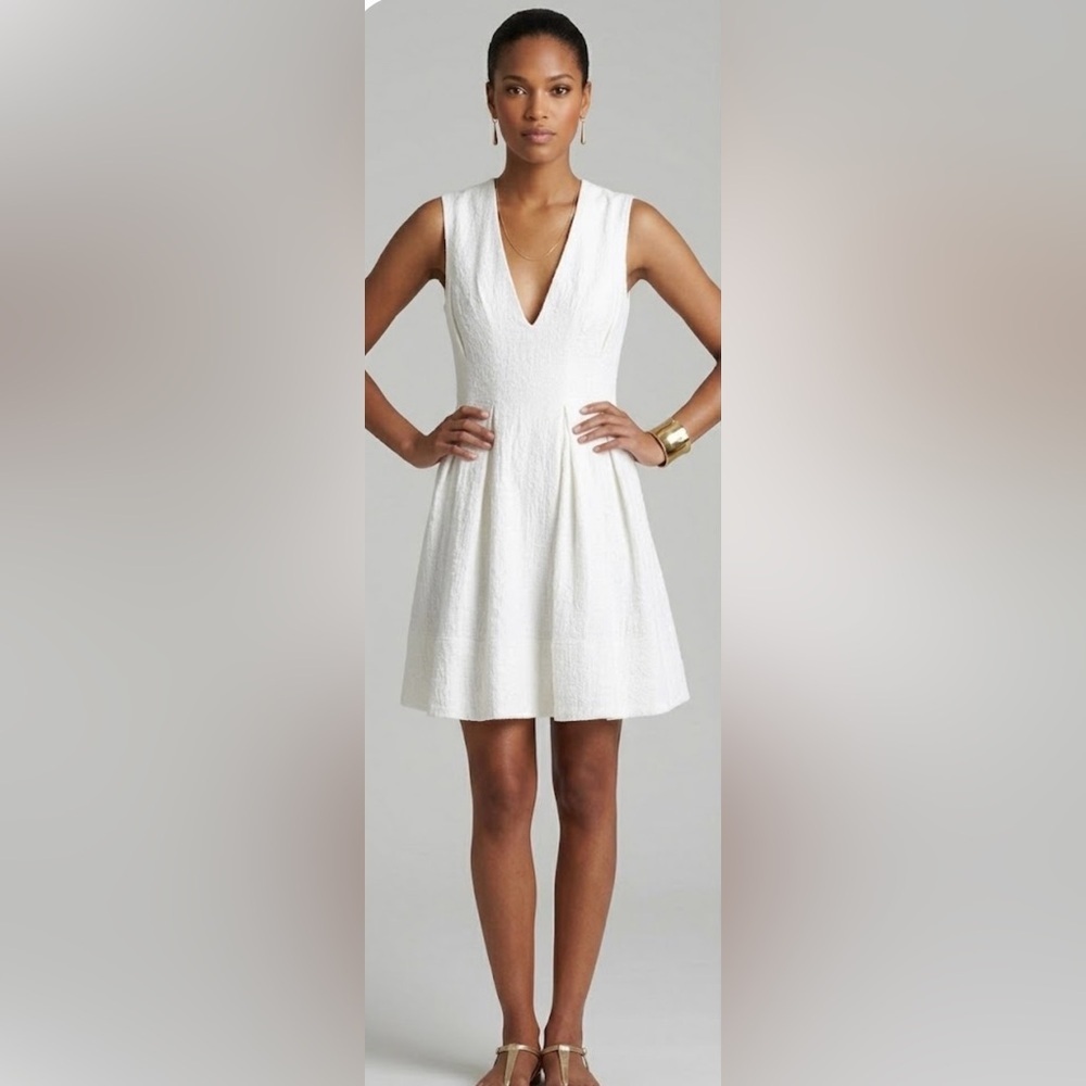 Vanessa Bruno White Textured Pleated V-Neck Fit & Flare Mini Dress– FR 36 (US 4)
